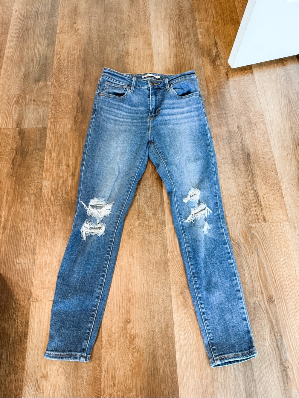 Classic Women's Levi’s 721 Distressed High Rise Skinny Ankle Jeans